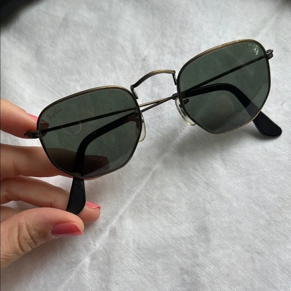 NWT Ray-Ban Gray Sunglasses with Black Case Ray-Ban | Accessories | Nwt Rayban Large Rb325 Black Aviator  main image 2
